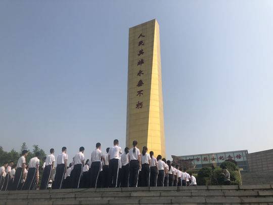 四川青年纪念五四活动100周年 从缅怀英烈开