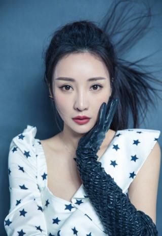 直播卖货后,柳岩被曝现身老家一口气买10套房 直播卖货后,柳岩被曝现身老家一口气买10套房