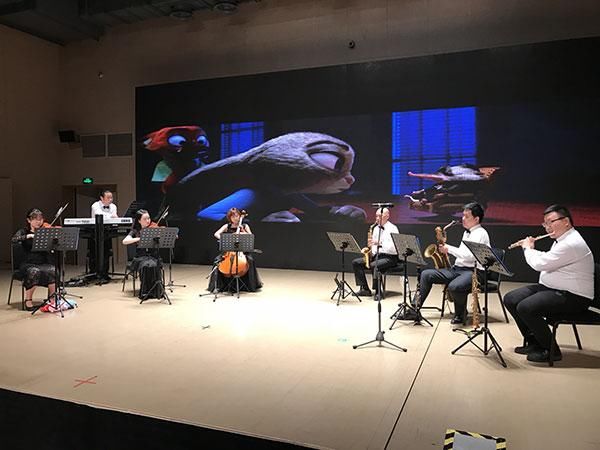 武汉马拉松公益基金邀请进城务工人员子女听音