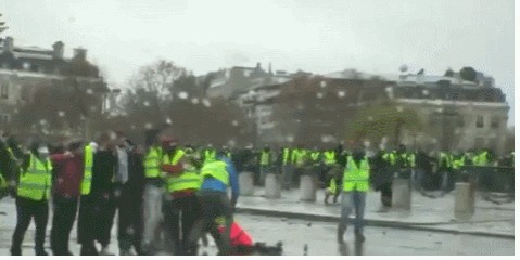 法国巴黎黄背心抗议持续 警方已逮捕107人