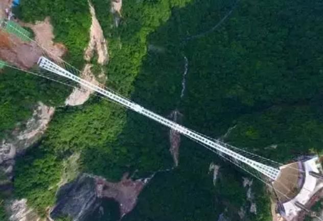 走着上去,爬着回来,中国第一“玻璃桥”