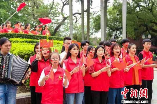 纪念五四运动100周年 青春快闪激情演唱《