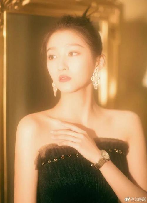 关晓彤这一次黑色礼服造型扳回一局 高跟鞋恨