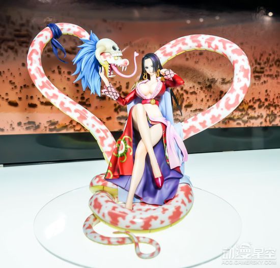 《海贼王》女帝全新手办 好胸、好腿魅力无限