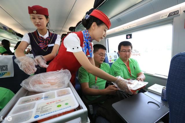 朝鲜姑娘评价中国高铁:没想到中国还有这么多