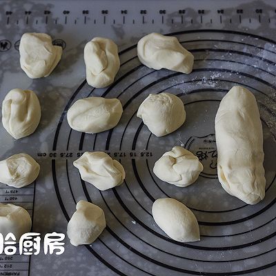 豆沙包怎么收口 t01d0d3c88e764d590c.jpg