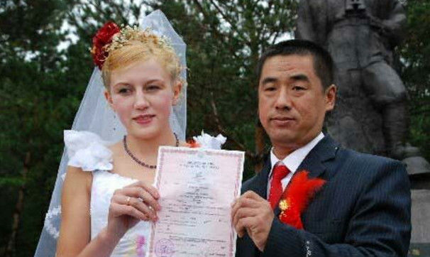 俄罗斯美女嫁到中国,最后一个太辣眼睛