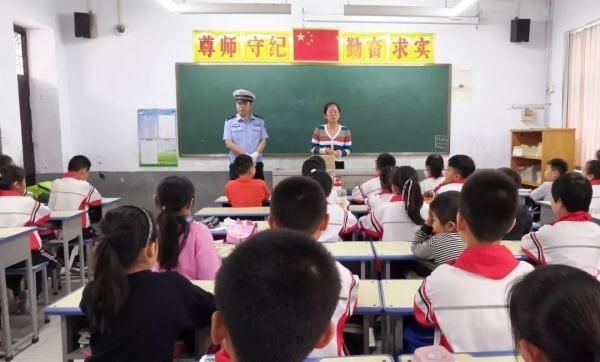 斑马线前礼让他人