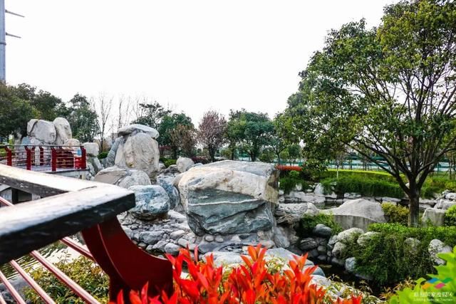 春满中国 醉西安｜春游好去处：在临潼度假区芷阳广场听见花开的