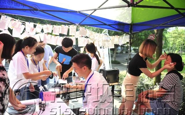 重庆医药高等专科学校启动双创活动周 医承世