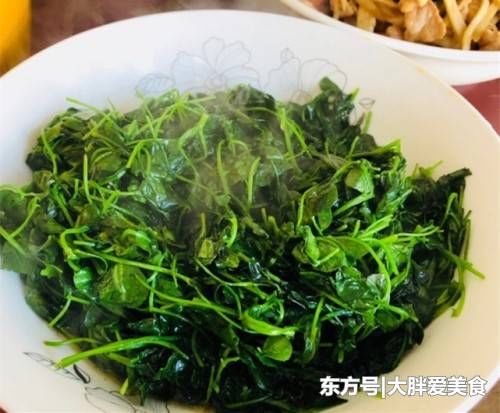 回家和亲戚家人一起吃年夜饭过年，让我感受到很大的心里落差
