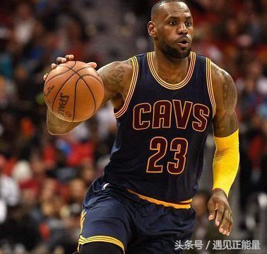 李易峰穿23号球衣为詹姆斯助力,网友:峰峰喜欢