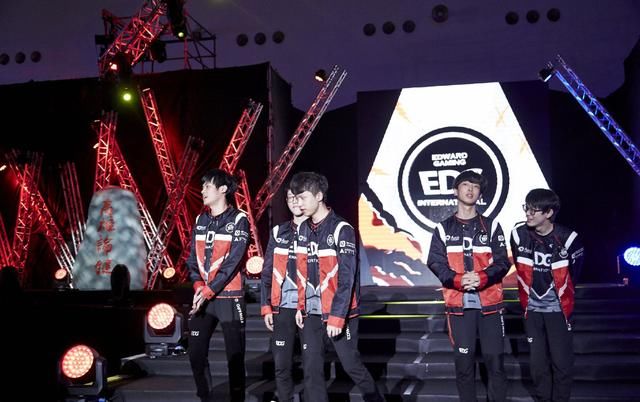 颜值高、技术强的LOL职业选手Meiko给大家拜年啦