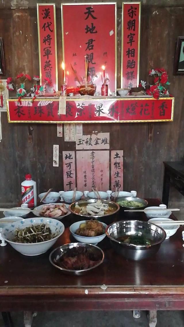 当茅台酒摆上年夜饭桌，是这样的“醉人”画面