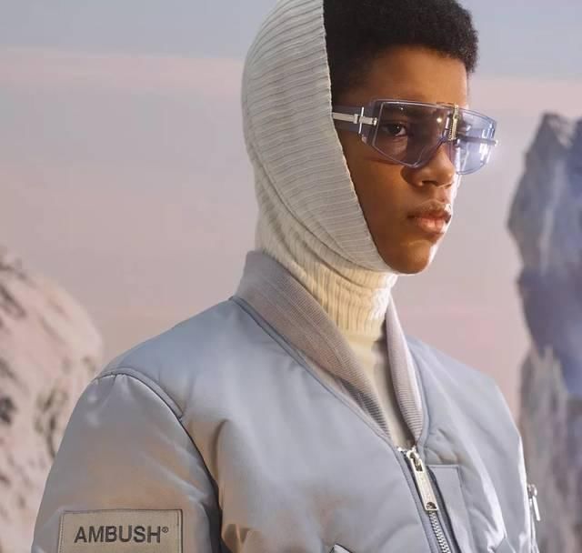 没近视的人戴的眼镜