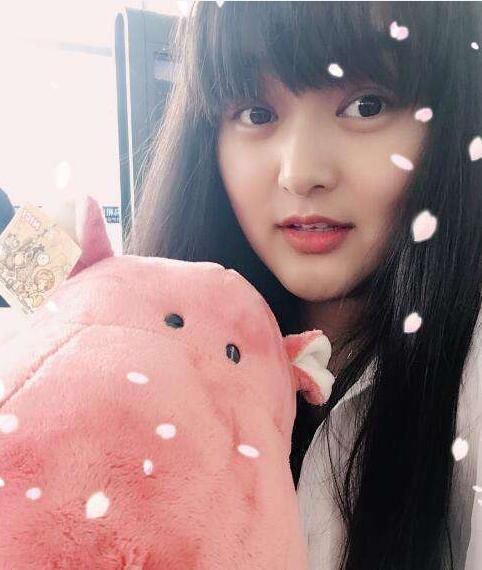 赵丽颖的美女助理元元瘦身成功太美了!身背香