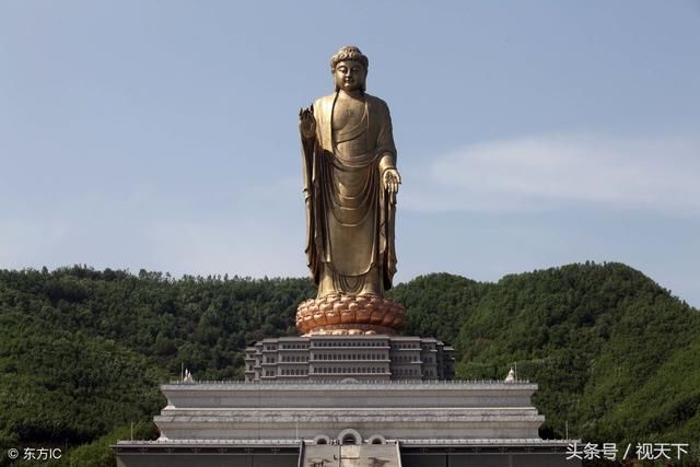 这座佛教造像高108米，用了108公斤黄金，12年总投资12亿元