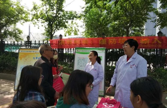 保定市疾控中心开展全国疟疾日宣传活动