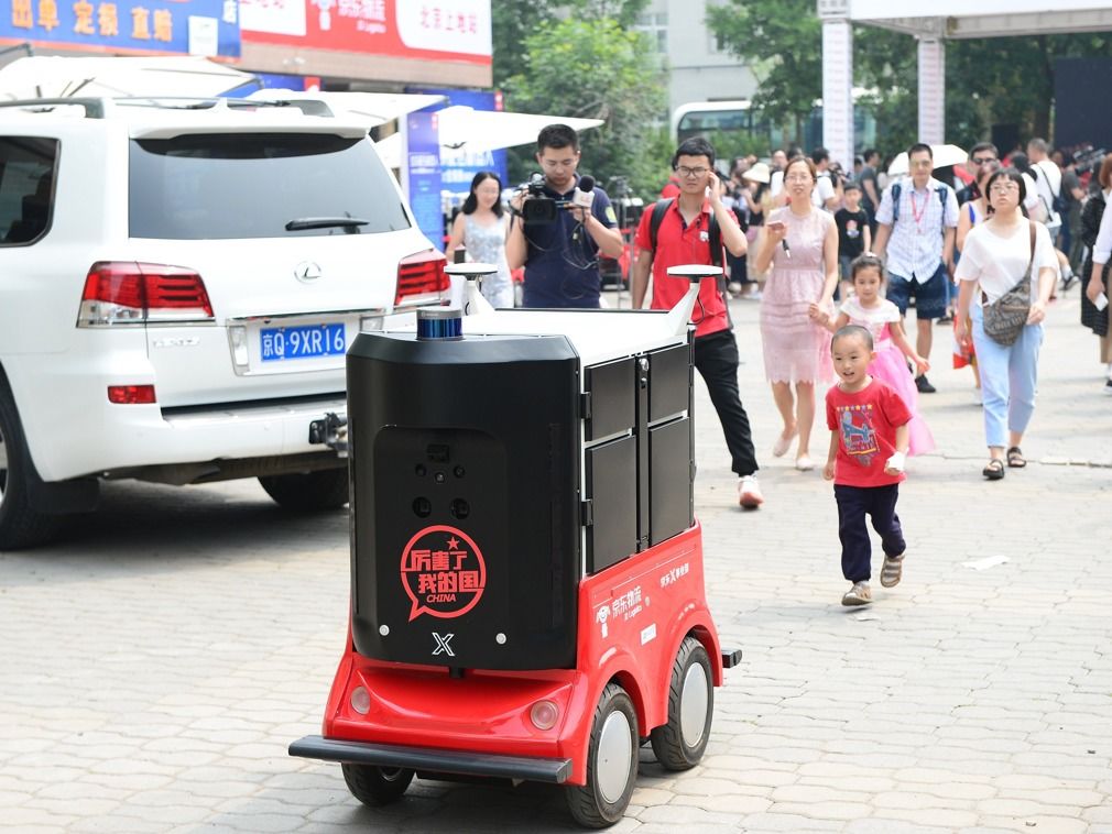 北京现配送机器人 全球首次全场景常态化配送