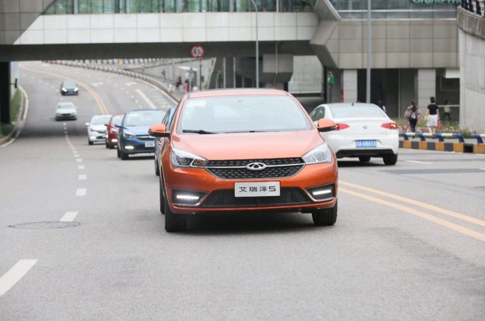 热辣火锅、梦幻夜景、曲折山路,与奇瑞艾瑞泽5探秘魔幻重庆