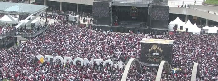 300万人庆祝夺冠,出动5台战机助兴,林书豪一细节不能忽视! 凯发k娱乐手机版