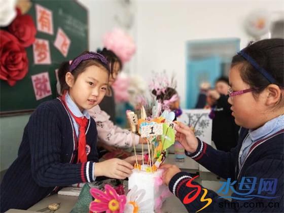 星海艺术学校让新年绽放缤纷色彩 科技实践暨