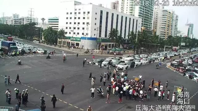 海南发生了什么？1万辆车滞留街头车主吃睡在路边