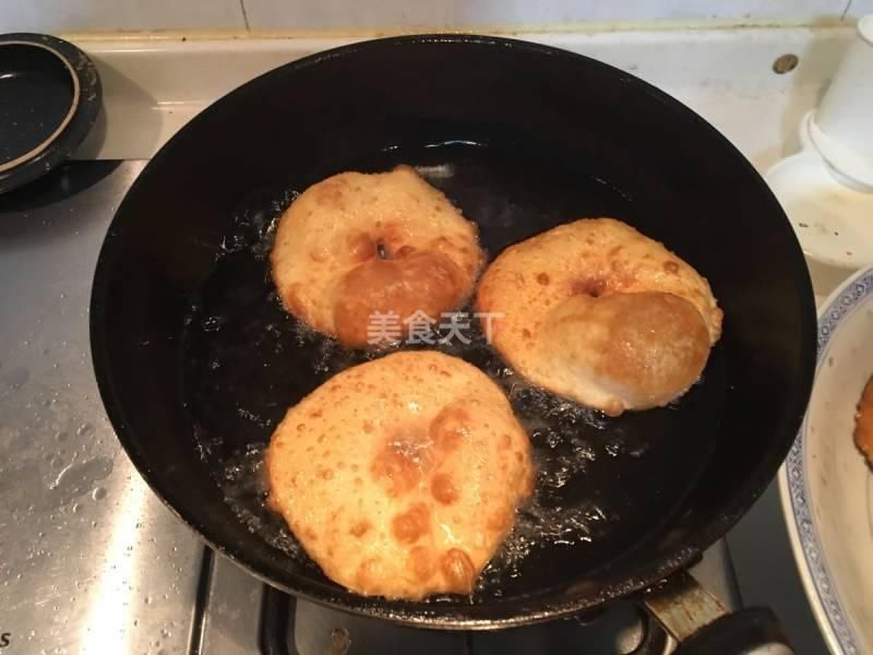 早餐系列之炸油饼，蓬松酥脆，拒绝地沟油