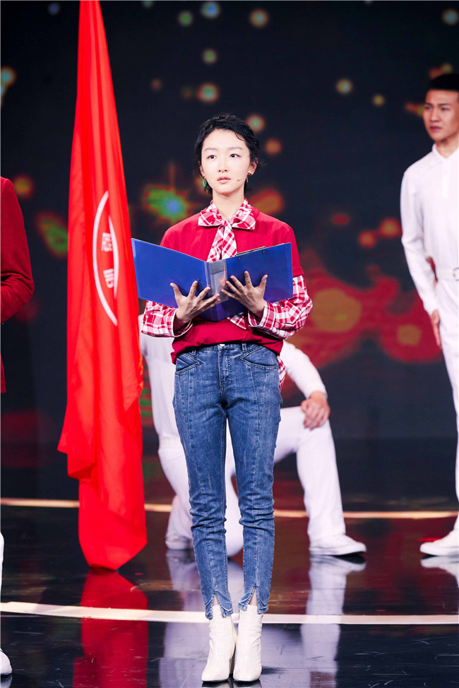 周冬雨任青年志愿者代表 弘扬新时代雷锋精神