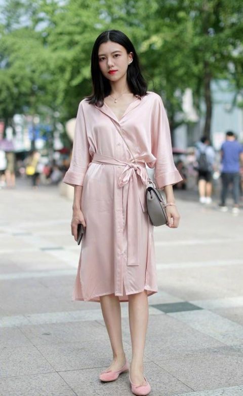身穿女性出镜的女人们,不缺少睡衣的情趣,照魅力搜手机淘宝安卓图片