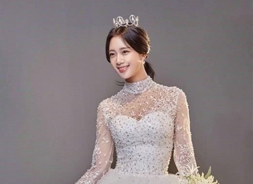 惊艳的女神克拉拉 t01d3b5f5fe4d97f43b.jpg