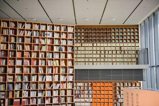 高晓松的诗和远方，大概就是晓书馆的模样