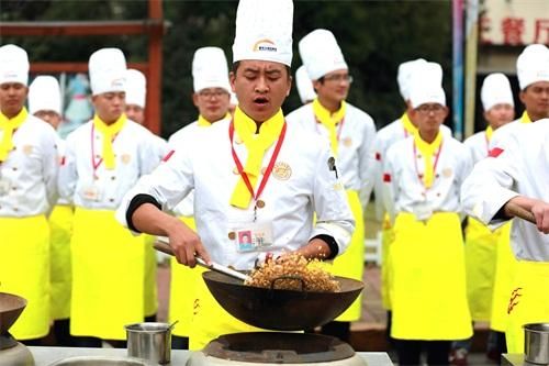 作为厨师孵化园 上海新东方烹饪学校学生与大