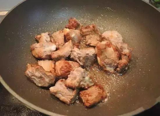 煮排骨时加一物, 邻居都闻到香味, 上桌分分钟被吃光!