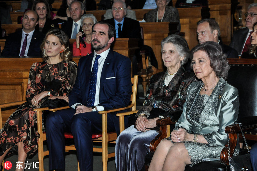 西班牙索非亚王后获希腊荣誉奖章 希腊王子夫