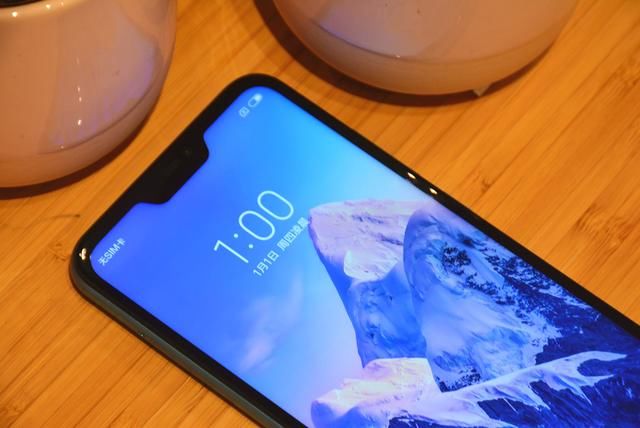 刘海屏手机不好看?那是你没用过红米6Pro!