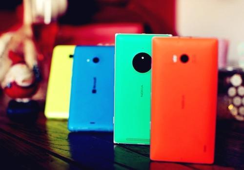 诺基亚Lumia N9真的回来了:复刻版亮相专卖店