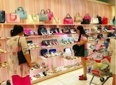 瞬间崩塌的商业帝国：关三千家门店，市值从170亿跌到8亿！