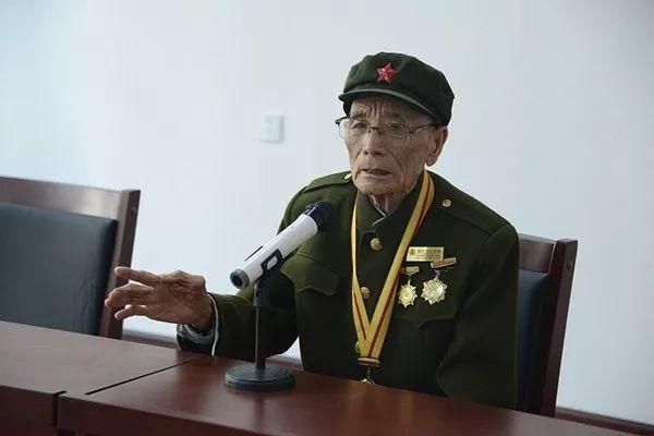 我们心中的榜样叫雷锋!