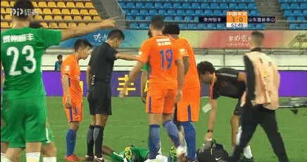 中国足球的悲哀:4天内2场顶级联赛出现换人
