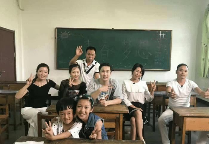 小沈阳同学聚会照，现实告诉我们：有明星的聚会还是不要去了