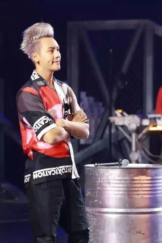 深扒热血街舞团穿搭 跟着陈伟霆、鹿晗穿潮牌