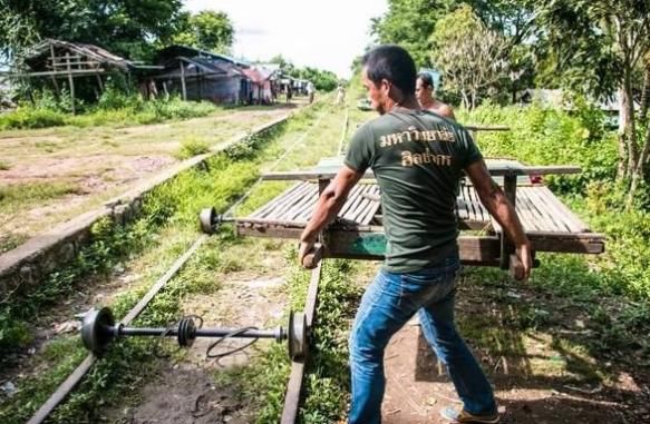 中国将投资！该国火车全球最便宜：1块板子4个轮，竹竿撑着走！