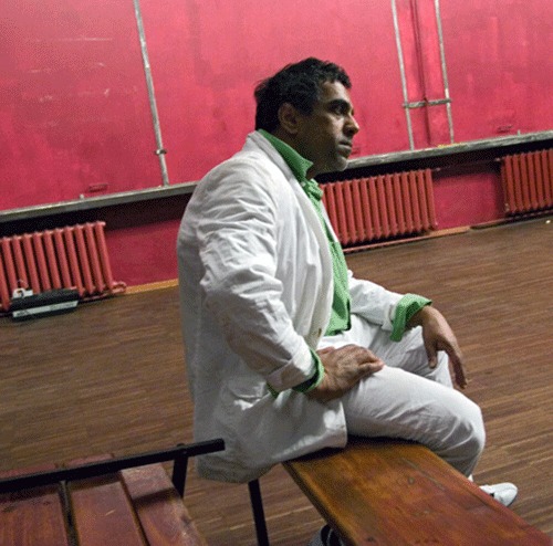 巴西毒贩驯养鹦鹉放哨 警察一靠近就大喊:妈妈