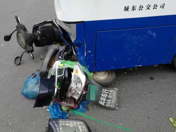 一死一伤,还要负全责!浙江一男子骑电动车带人