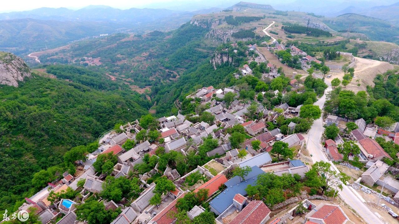 逯家岭村:始建于明永乐末年，山东莱芜境内海拔最高的岭上村庄