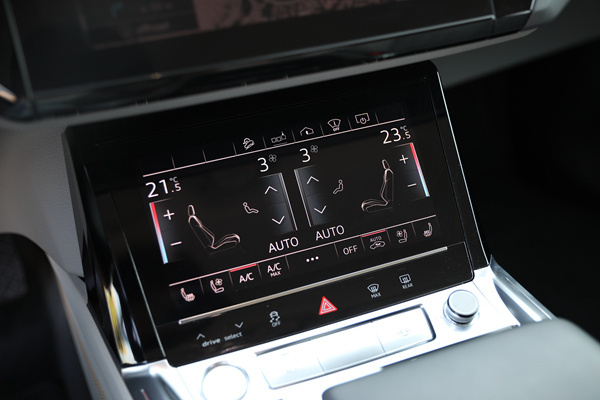 奥迪e-tron首试:大厂出招,虐杀Tesla?中东也要纯