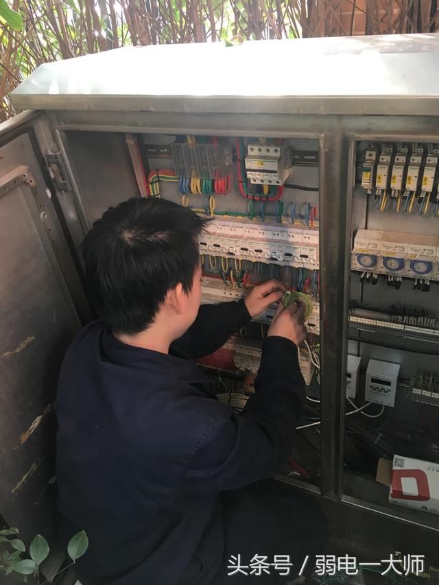 路灯,一送电就跳闸一送电就跳闸,查了半天终于