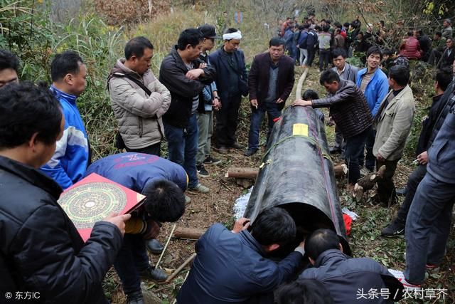 在农村，流行的是土葬，但是现在是明令禁止的，农民要注意