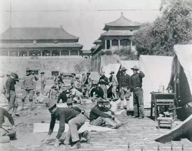 罕见老照片:8国联军入侵北京,火烧北京城